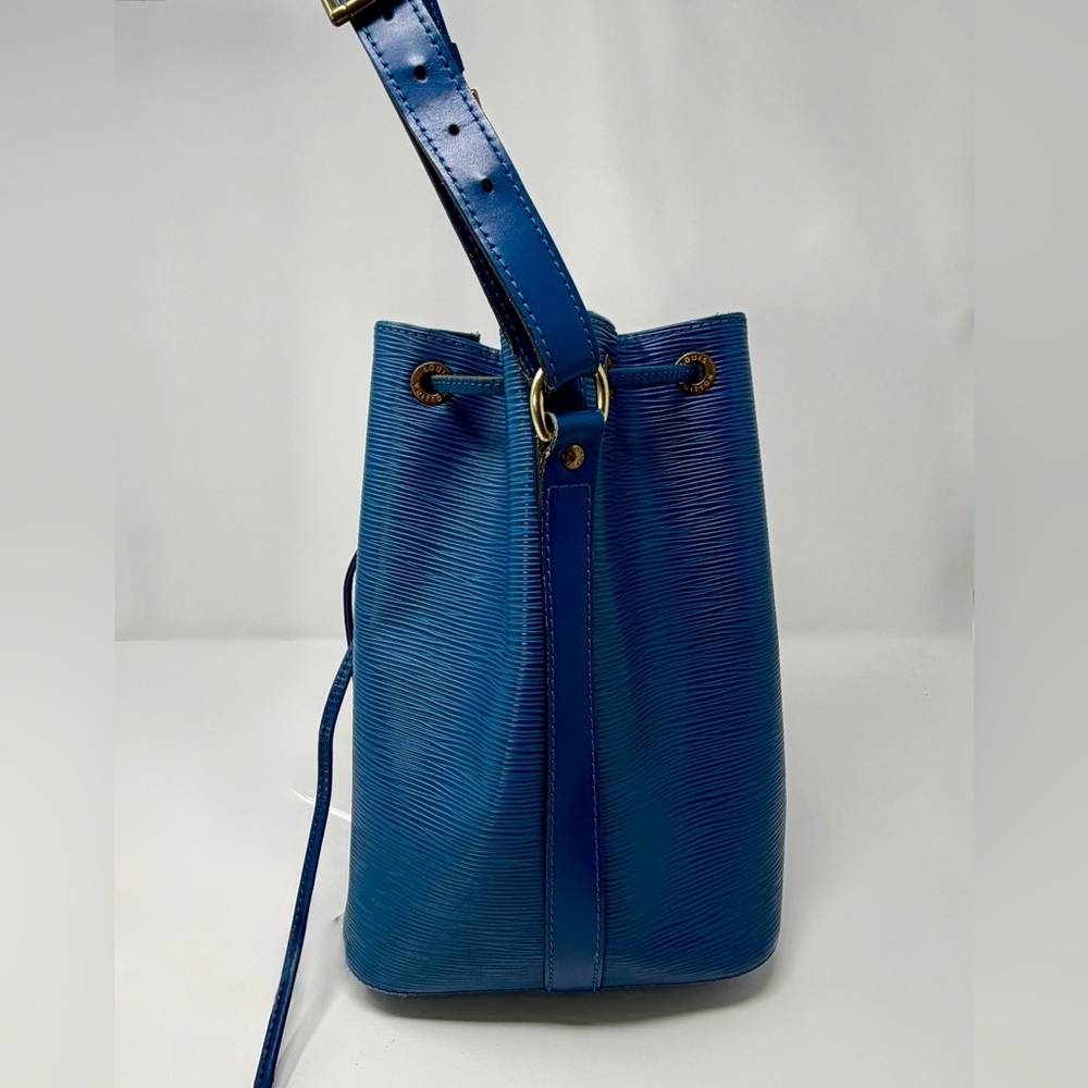Louis Vuitton Blue Epi Noe MM Shoulder Bag - Picture 3 of 15
